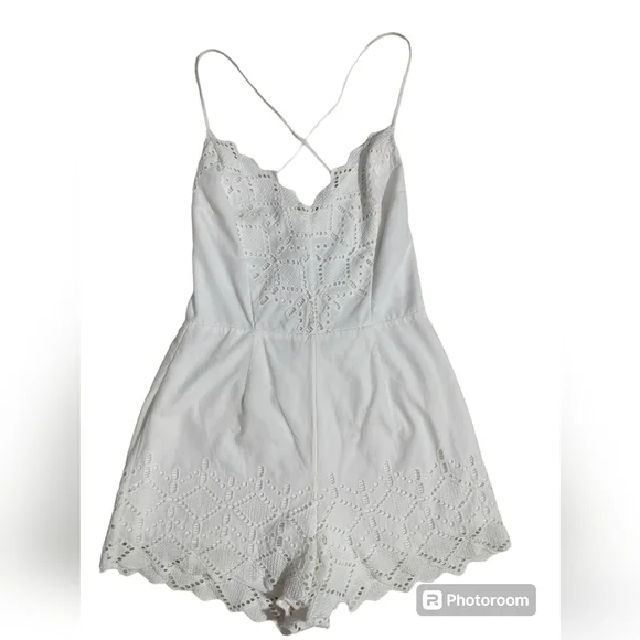 BP. White romper embroidered strappy back scalloped lace size M - Picture 2 of 14